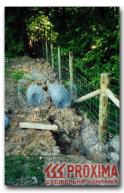 Забор и сетка рабица. Дешёвый забор из брёвен и сетки в киевской области